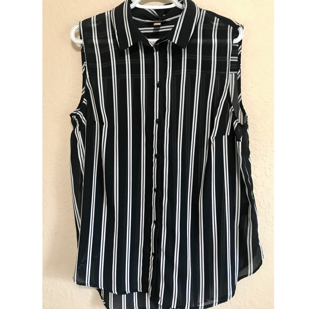 H&M button up short sleeve.